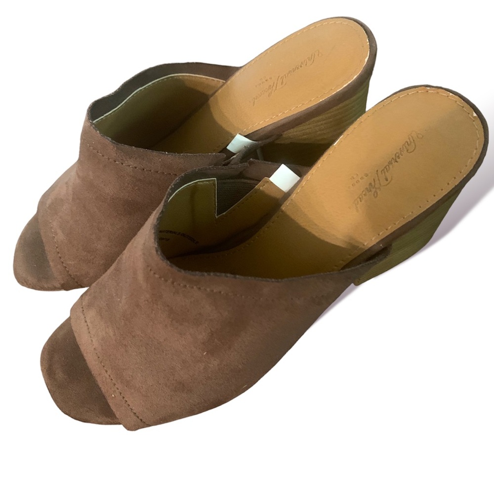 Universal Thread Brown Suede Open-Toed Heels
